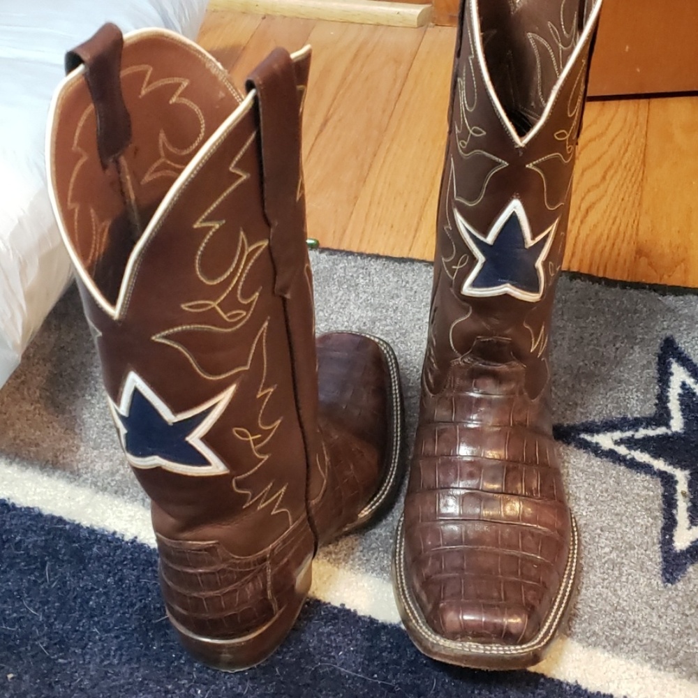 Woman's  boots size 7 1/2